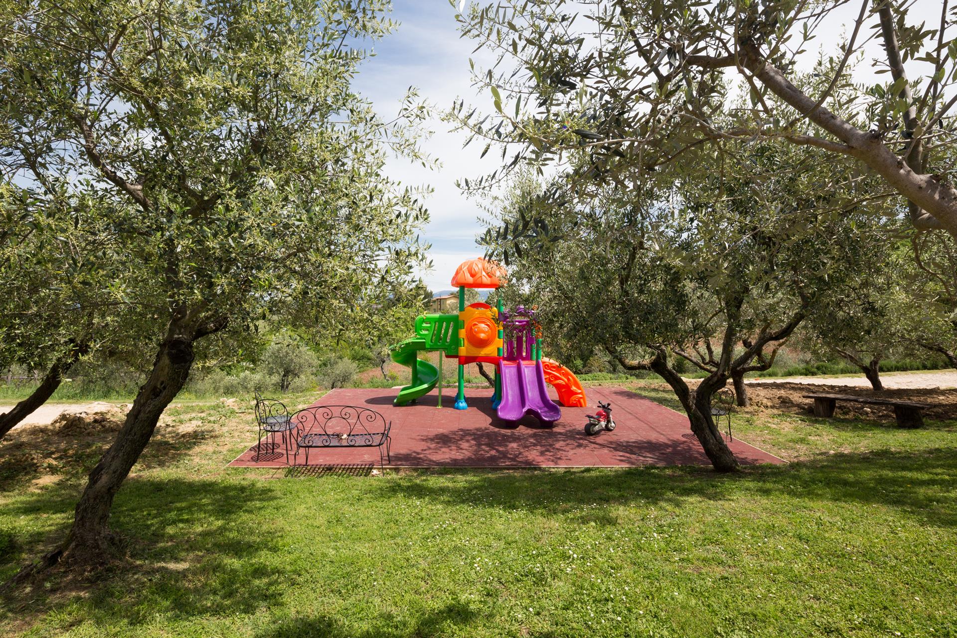 fattoria didattica del quondam cello, spazi protetti e tanti giochi per i bambini nel nostro parco